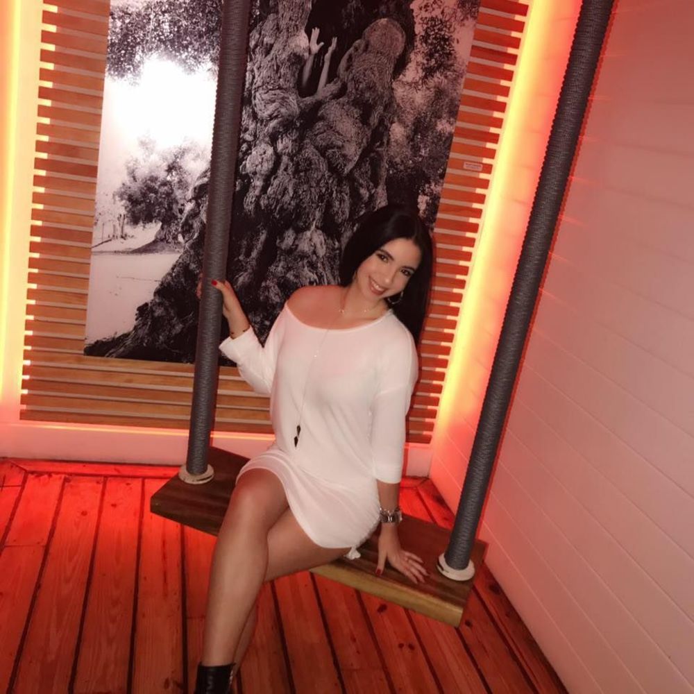 Meet your Posher, Nayelis